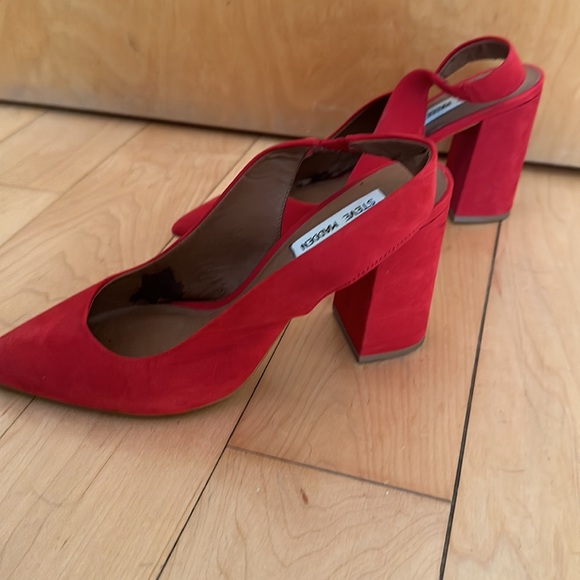 Steve Madden sling back heels in red. Size 9 - Picture 2 of 4